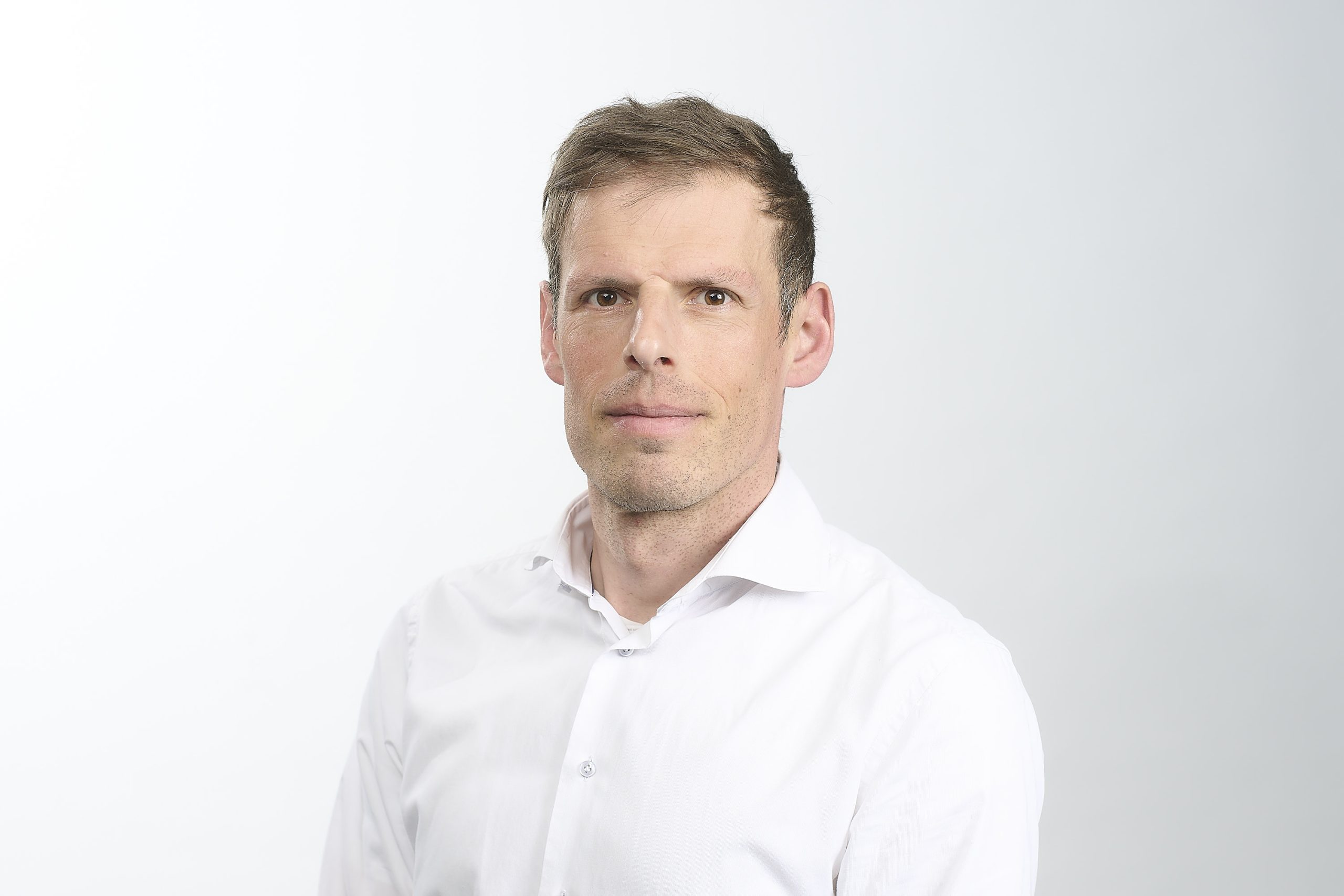 Kenneth Vansina est un expert en finance et assurance pour Comparateur.be et la section financière sous-jacente Guide-epargne.be.