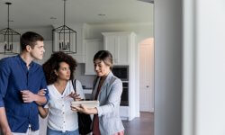 Koppel koopt huis en geniet van belastingvermindering.