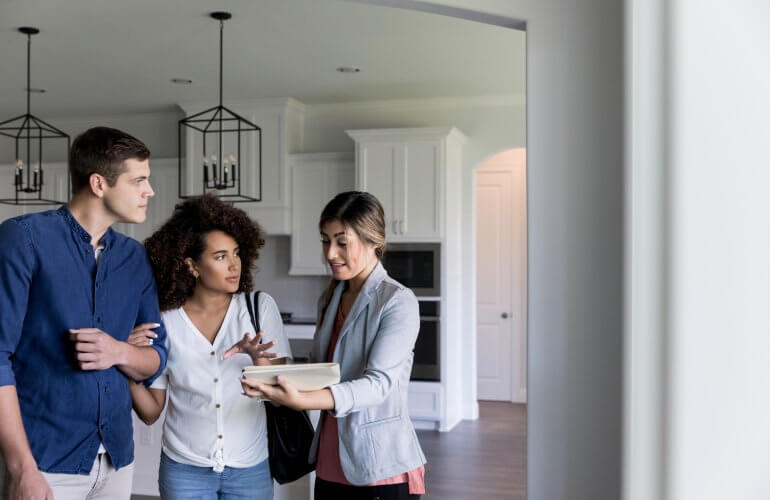 Koppel koopt huis en geniet van belastingvermindering.